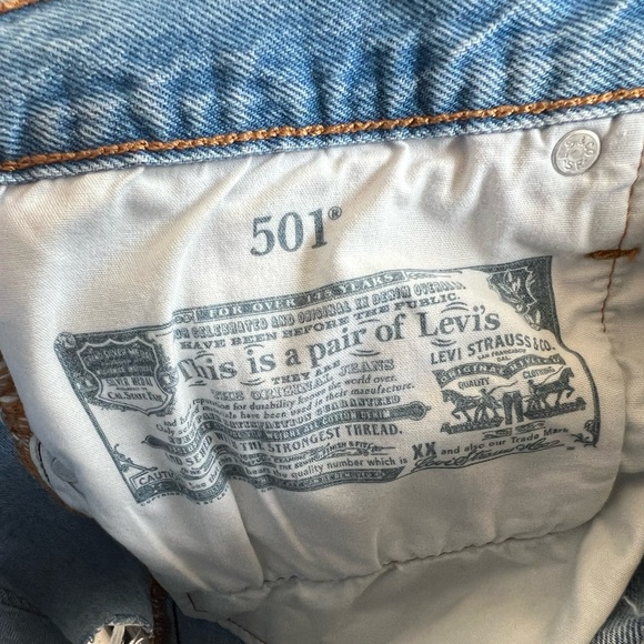 Levi's 501 Original Fit High Rise Women's Shorts - Picture 4 of 4